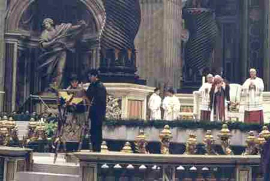Women on the altar in the presence of John Paul II